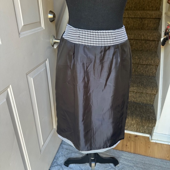Kasper Black and White Houndstooth Pencil Skirt, Size 4. - Picture 7 of 8